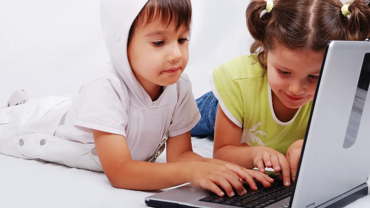 How Can Parents Keep Kids Safe Online?