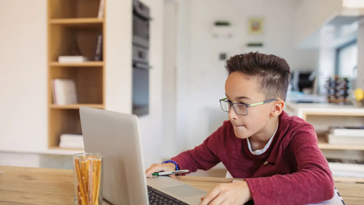 How to Balance Tech Work and Book Work in Your Homeschool
