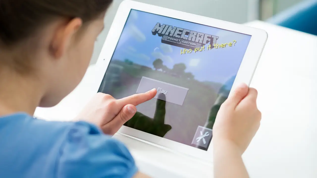 How Playing Minecraft With Friends Helps Children (And Why You Should Encourage It)